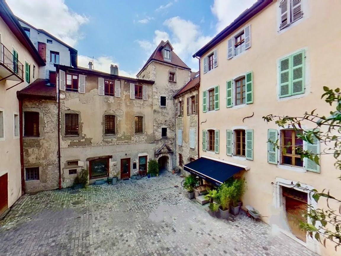 Appartement De Charme Au Coeur De La Vieille Ville Annecy Esterno foto